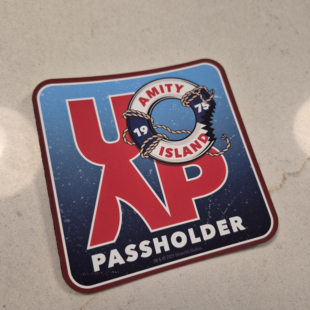 Universal Amity Island Passholder Magnet -jaws